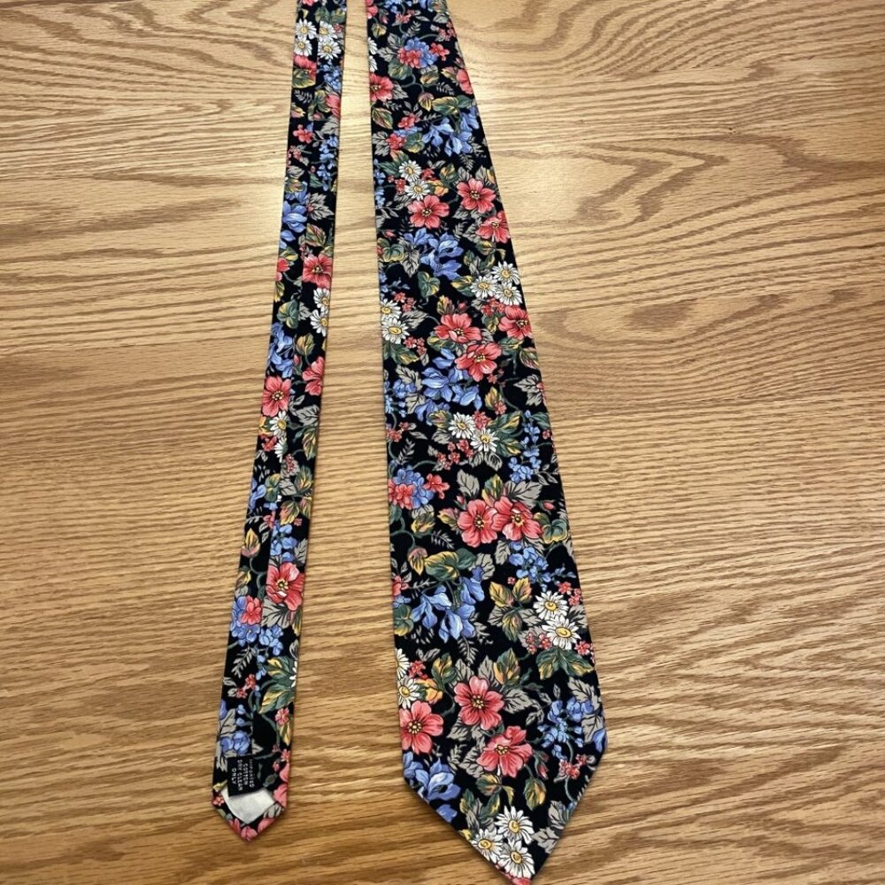 Flower Themed Tie